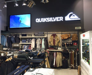 DCA_Quiksilver Roxy DC shoes - Mobilier commercial