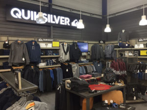 DCA_Quiksilver Roxy DC shoes - Mobilier commercial